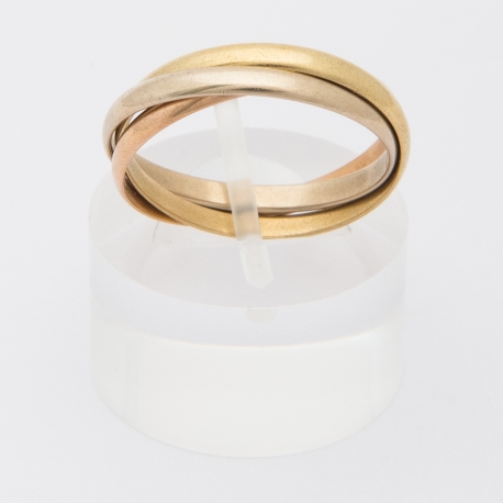 Three-tone gold ring.