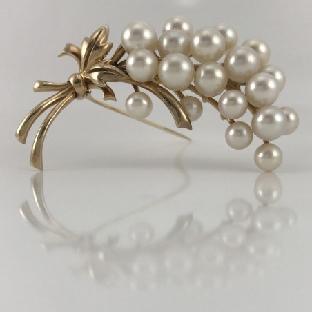 MIKIMOTO BROOCH